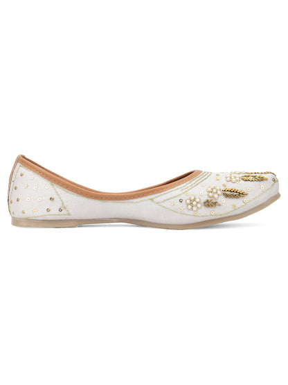 DESI COLOUR Women Off White Ethnic Mojaris Flats