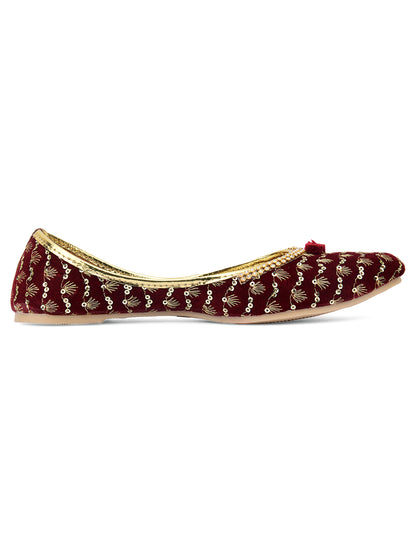 DESI COLOUR Women Maroon Embellished Mojaris