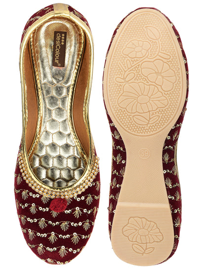 DESI COLOUR Women Maroon Embellished Mojaris