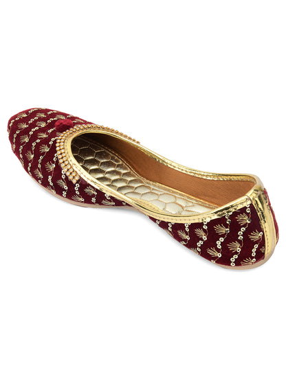 DESI COLOUR Women Maroon Embellished Mojaris