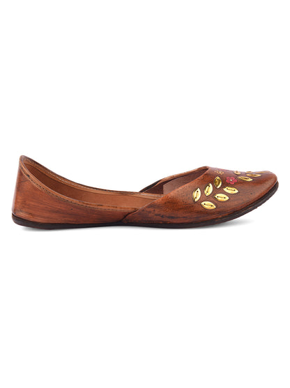 DESI COLOUR Women Brown Embellished Leather Mojaris