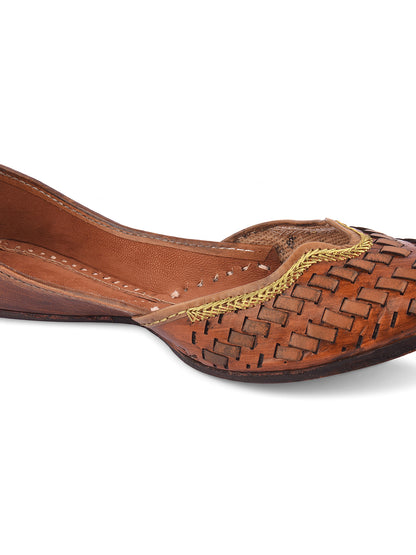 DESI COLOUR Women Brown Textured Leather Mojaris