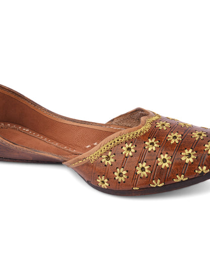 DESI COLOUR Women Brown Embellished Leather Mojaris