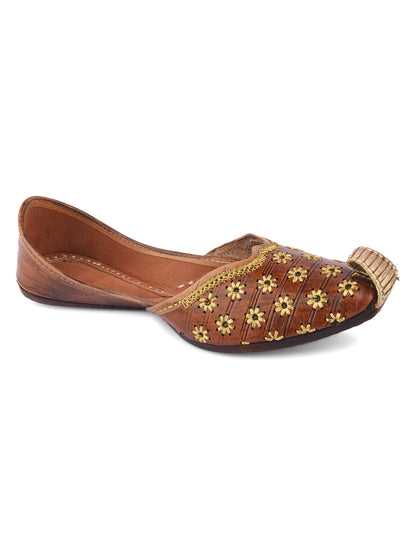 DESI COLOUR Women Brown Embellished Leather Mojaris