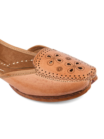 DESI COLOUR Women Pink Printed Leather Ethnic Mojaris Flats