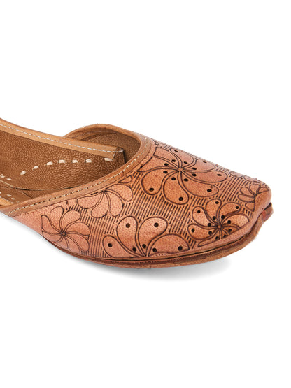 DESI COLOUR Women Peach-Coloured Printed Leather Ethnic Mojaris Flats