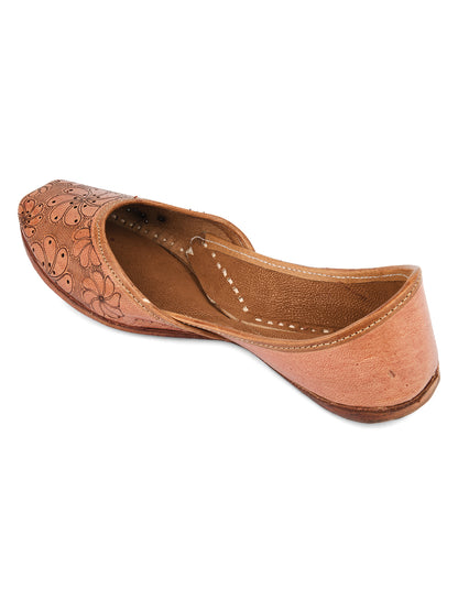 DESI COLOUR Women Peach-Coloured Printed Leather Ethnic Mojaris Flats