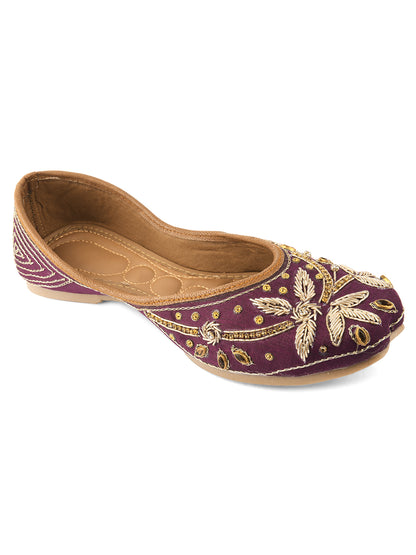 DESI COLOUR Women Black  Beige Embellished Mojari Flats