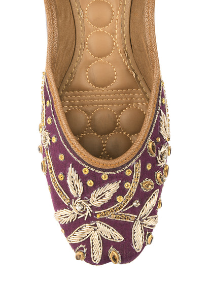 DESI COLOUR Women Black  Beige Embellished Mojari Flats