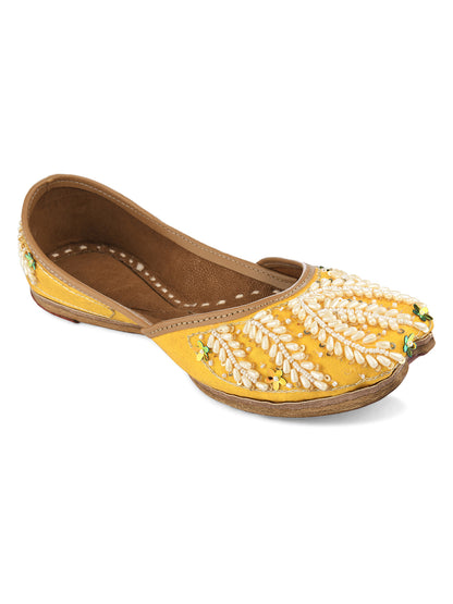 DESI COLOUR Women Black Embellished Leather Ethnic Mojaris Flats