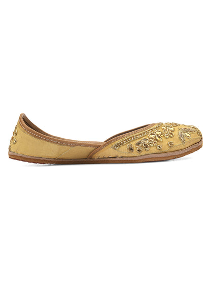 DESI COLOUR Women Yellow  Gold-Toned Embellished Leather Ethnic Mojaris Flats