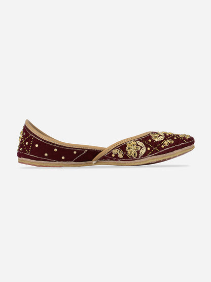 DESI COLOUR Women Purple Embellished Ethnic Mojaris Flats