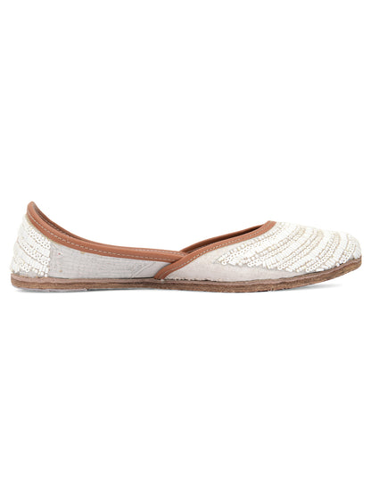 DESI COLOUR Women White Embellished Ethnic Mojaris with Embroidered Flats