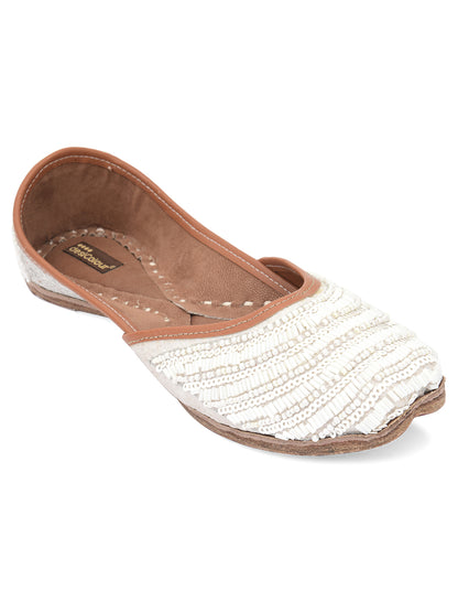 DESI COLOUR Women White Embellished Ethnic Mojaris with Embroidered Flats