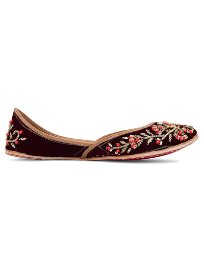 DESI COLOUR Women Maroon Embellished Ethnic Mojaris Flats