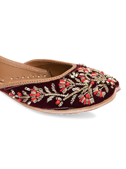 DESI COLOUR Women Maroon Embellished Ethnic Mojaris Flats