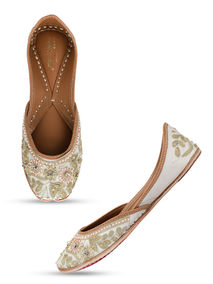 DESI COLOUR Women Off White Printed Ethnic Mojaris Flats