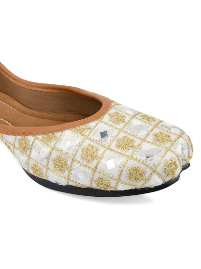 DESI COLOUR Women White Embellished Leather Ethnic Mojaris Flats