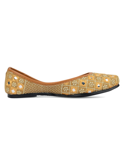 DESI COLOUR Women Green Ethnic Mojaris Flats