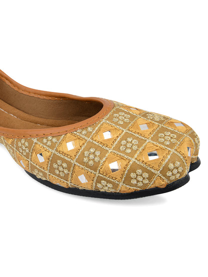 DESI COLOUR Women Green Ethnic Mojaris Flats