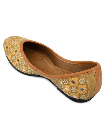 DESI COLOUR Women Green Ethnic Mojaris Flats