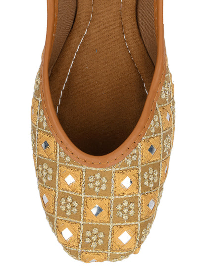 DESI COLOUR Women Green Ethnic Mojaris Flats