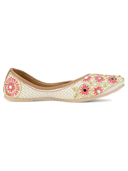 DESI COLOUR Women White Ethnic Mojaris Flats