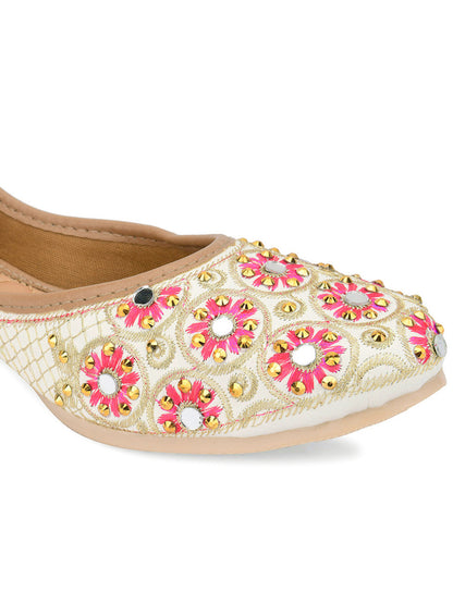 DESI COLOUR Women White Ethnic Mojaris Flats