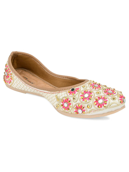 DESI COLOUR Women White Ethnic Mojaris Flats