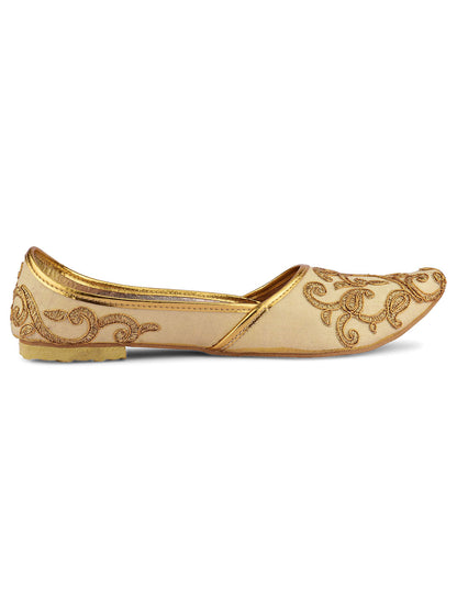 DESI COLOUR Men Gold-Toned Mojaris