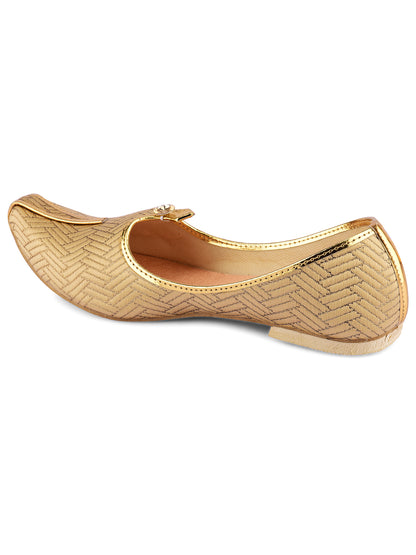 DESI COLOUR Men Gold-Toned Textured Mojaris